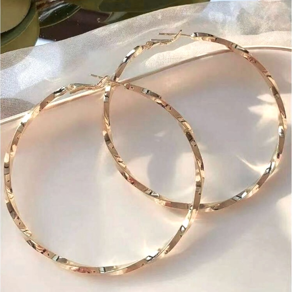 Oversized Gold Textured Hoop Earrings NEW 🏷️